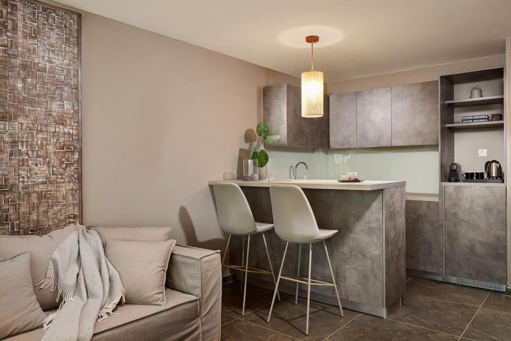 Cw Athens Riviera Suite Екстериор снимка