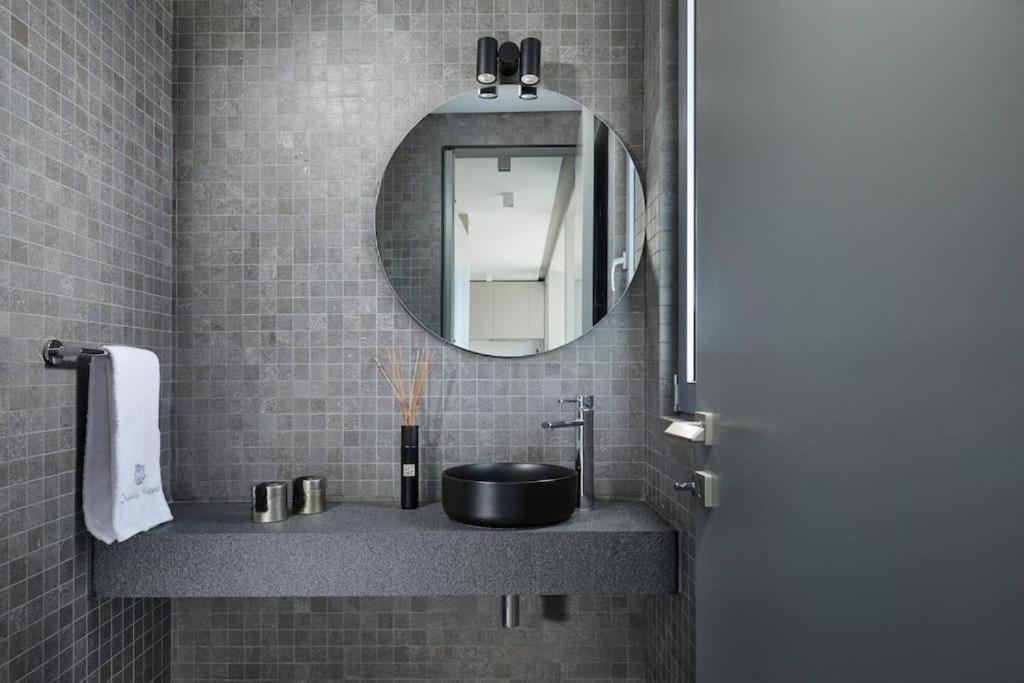 Cw Athens Riviera Suite Екстериор снимка